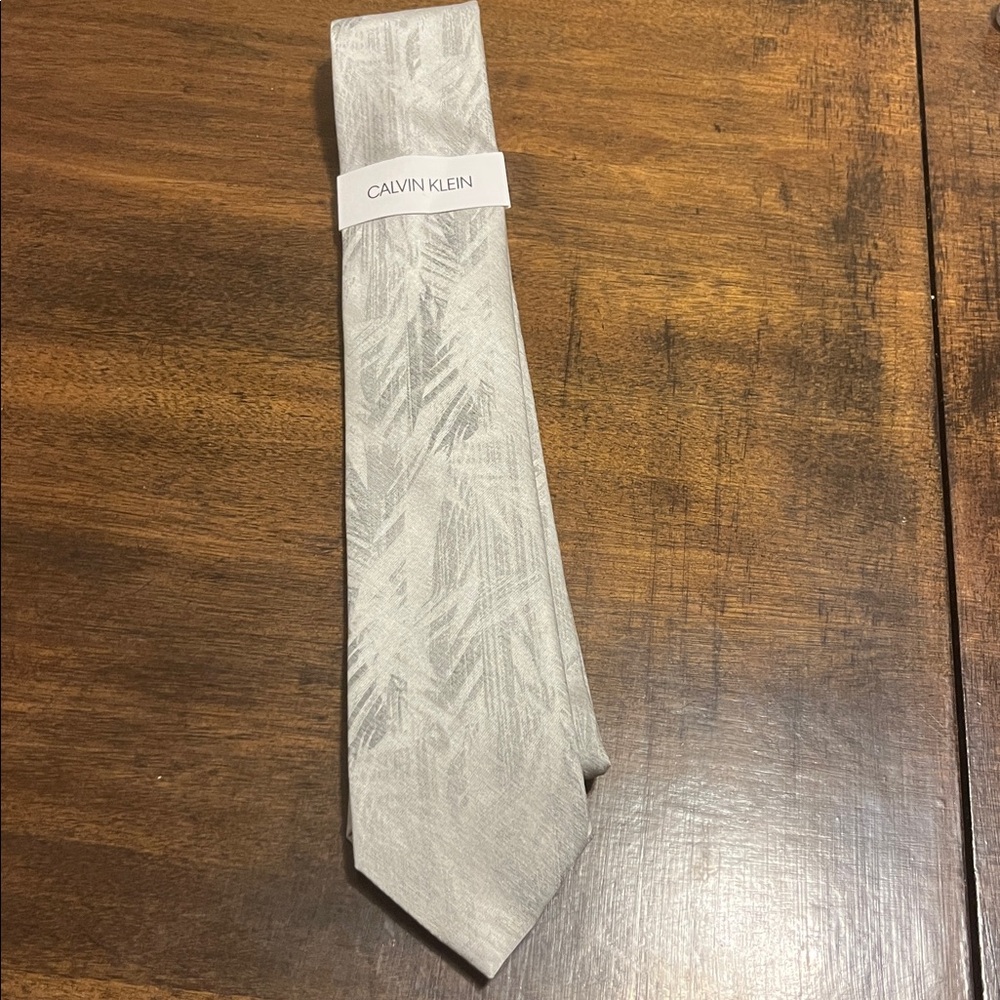 Calvin Klein Silver Leaf Pattern Tie